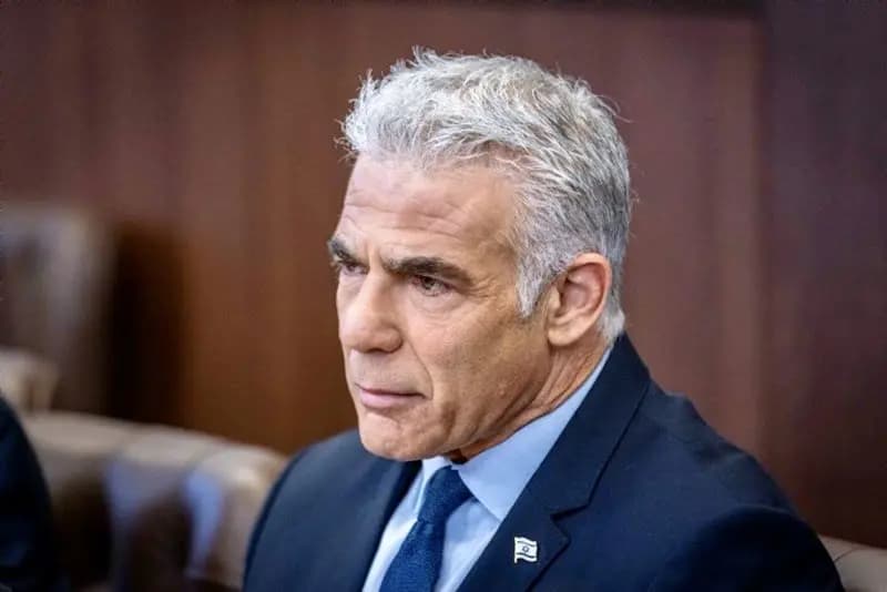 "كرامتنا احترقت".. لابيد: حكومة نتنياهو الأسوأ في التاريخ