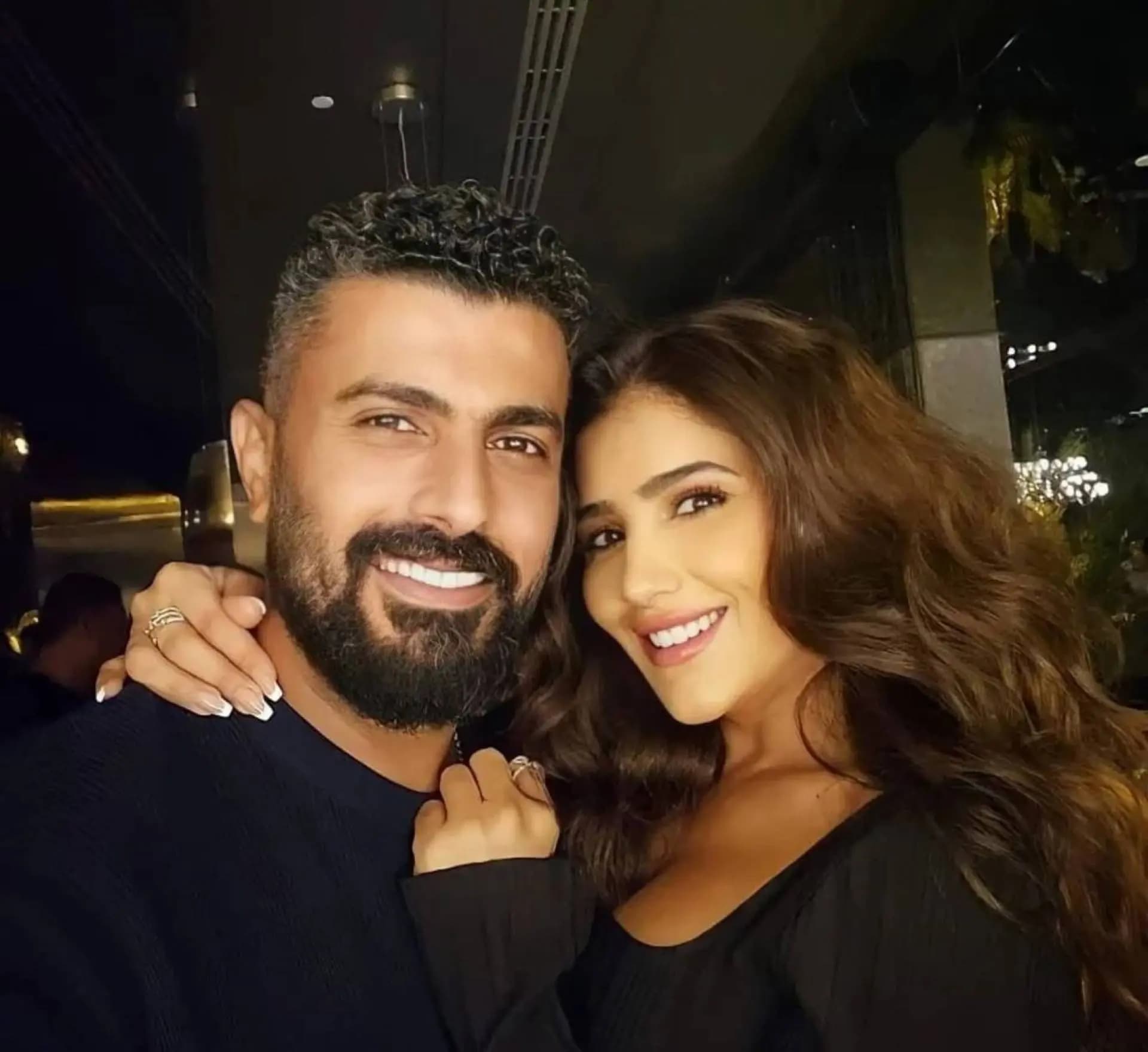 "بقت غريبة".. محمد سامي خائف من زوجته
