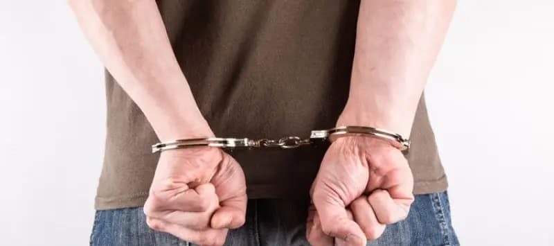 اعتدوا على طفلين قاصرَين.. والأمن يوقفهم