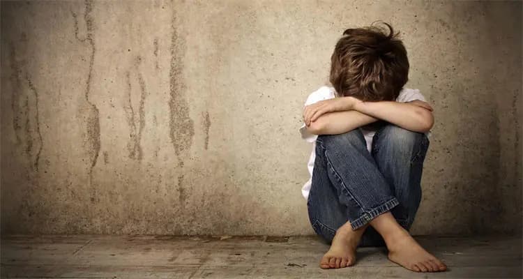 قاصر تعرّض للاعتداء الجنسي والابتزاز فأقدم على الانتـ.ـحار