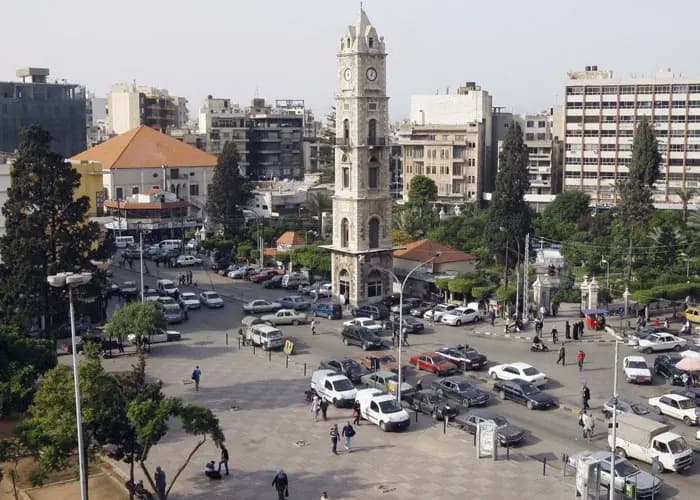 ملثمٌ مسلح ومطاردة بالنار.. ماذا جرى في طرابلس؟