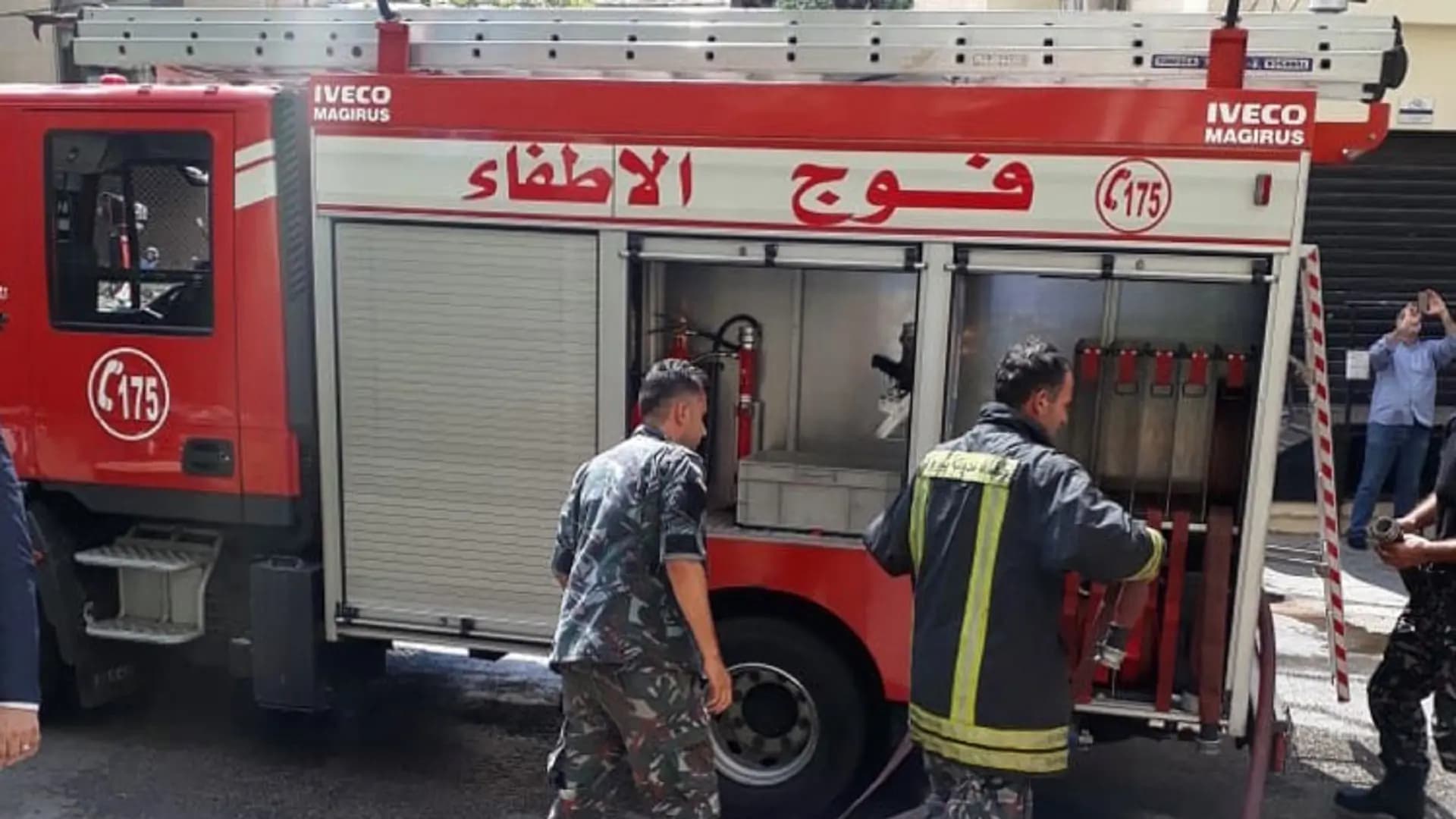 "تكسير آلية وسرقة سيارة".. إطفاء بيروت يوضح