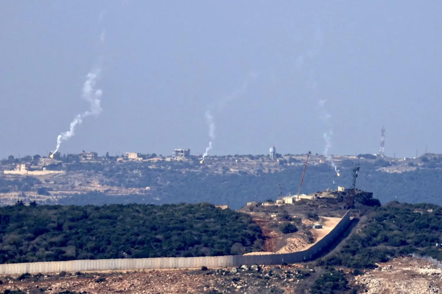 العدو الصهيوني يستهدف دراجة نارية