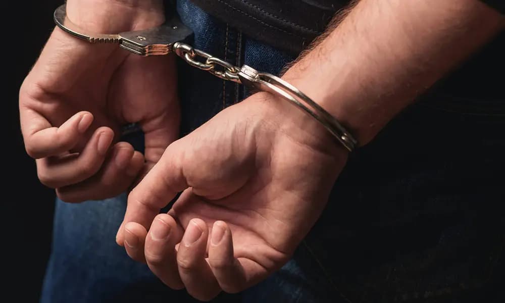"سارق ومتحرش" بقبضة الأمن