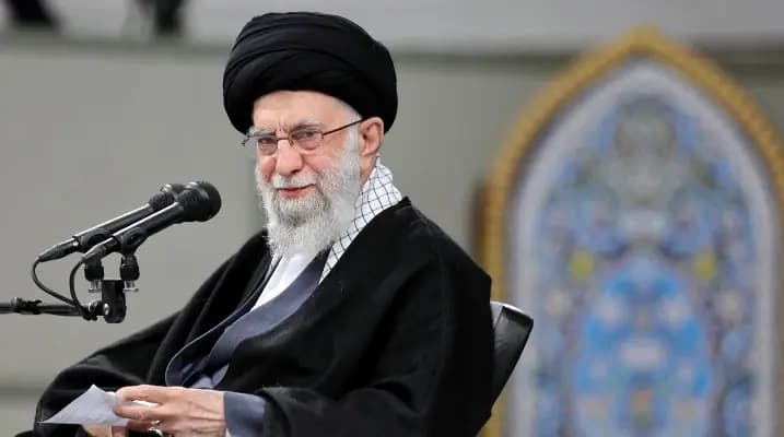 خامنئي يحذر المرشحين من أمر خطير