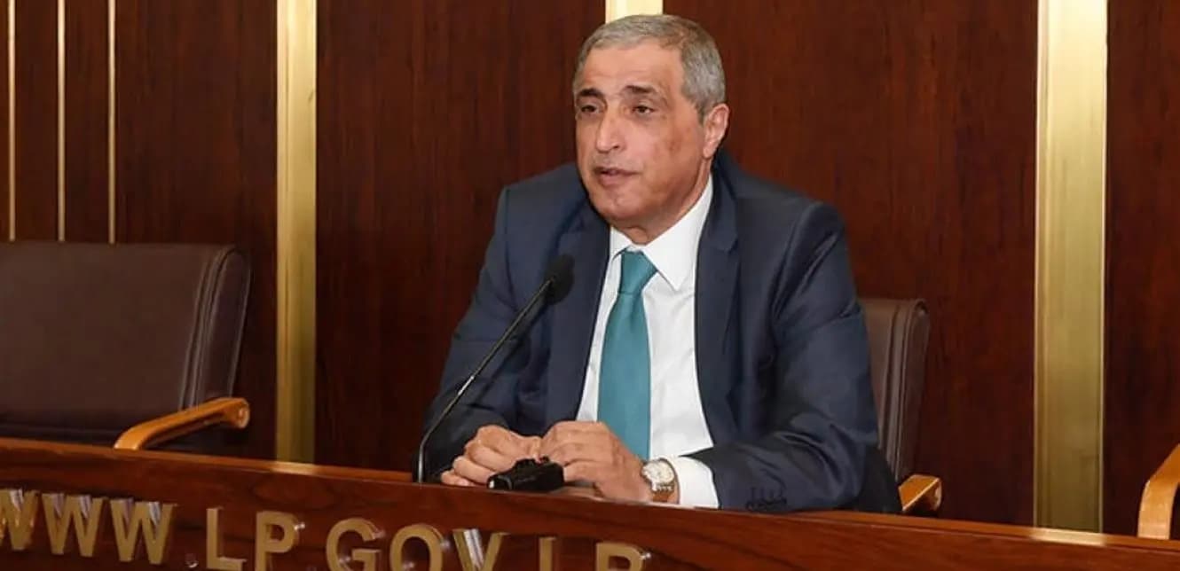 هاشم داعياً الى وحدة الموقف الداخلي لتجاوز الصعوبات