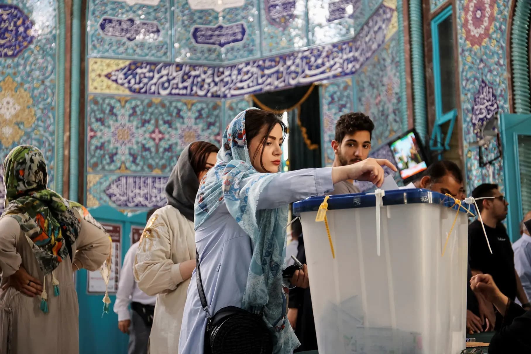 من هو المتقدم حتى اللحظة في الانتخابات الرئاسية الإيرانية؟