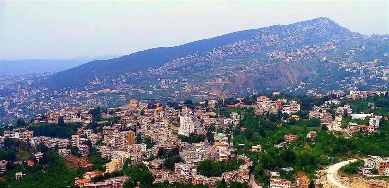 "في الضنية".. طفل يقع في مجرى المياه