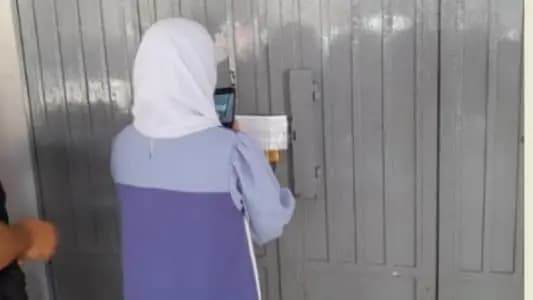 إقفال "سوبرماركت" بالشمع الأحمر