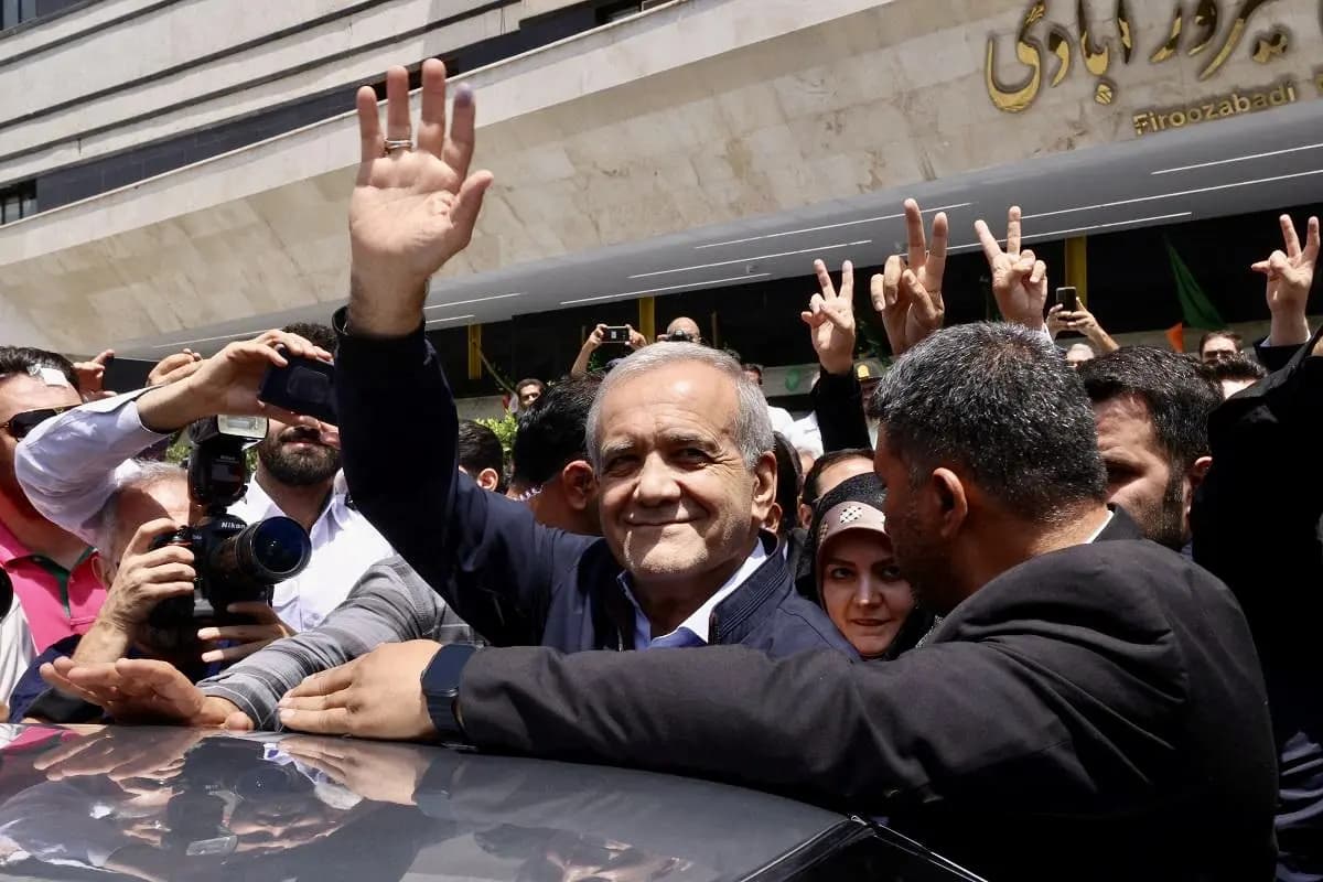 بزشكيان بعد فوزه: سنمد يد الصداقة للجميع