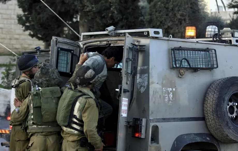 الاحتلال يعتقل 15 فلسطينياً من الضفة