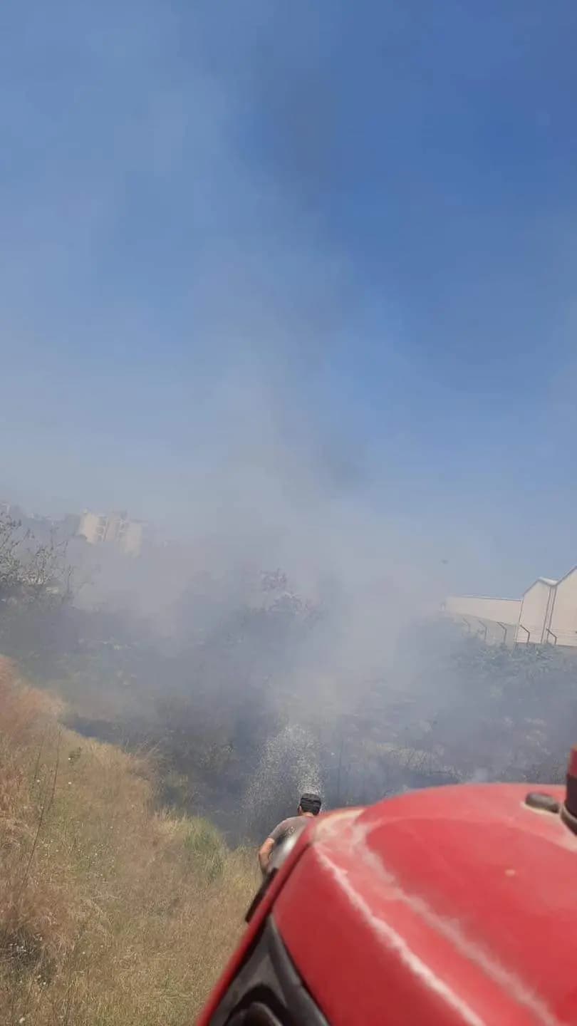"حريق في الميناء" والدفاع المدني يعمل على إخماده