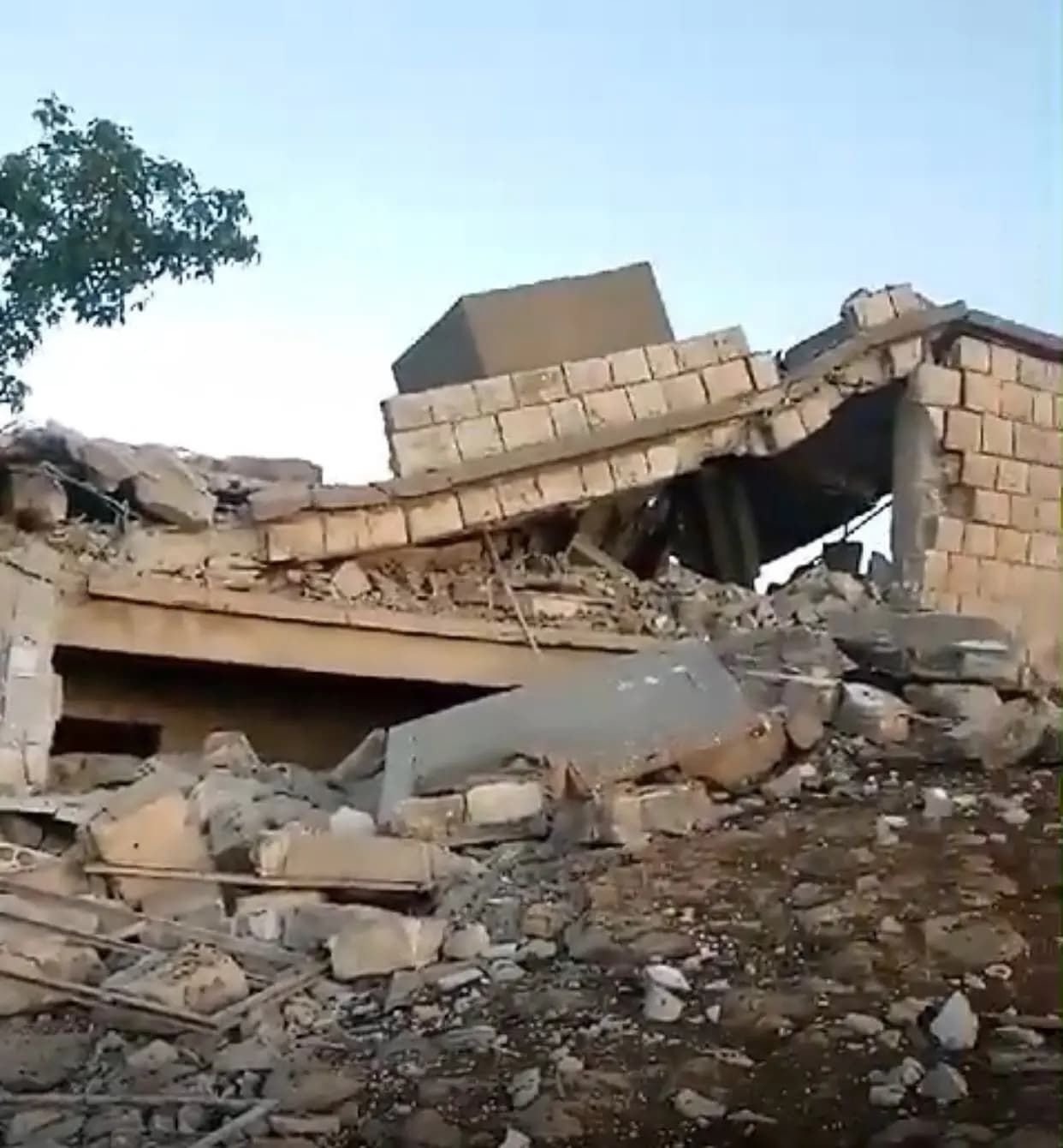 بالصور.. العدو يستهدف مزرعة في الجنوب