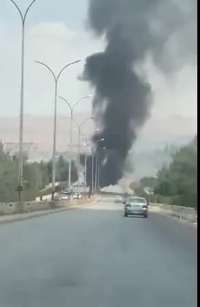 العدو يستهدف سيارة على طريق دمشق - بيروت