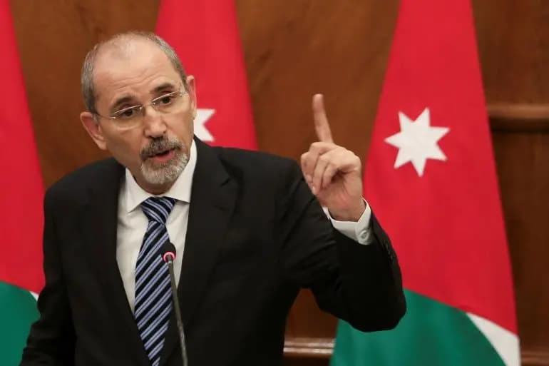 الصفدي: تهجير الفلسطينيين من أراضيهم خط أحمر للأردن ومصر