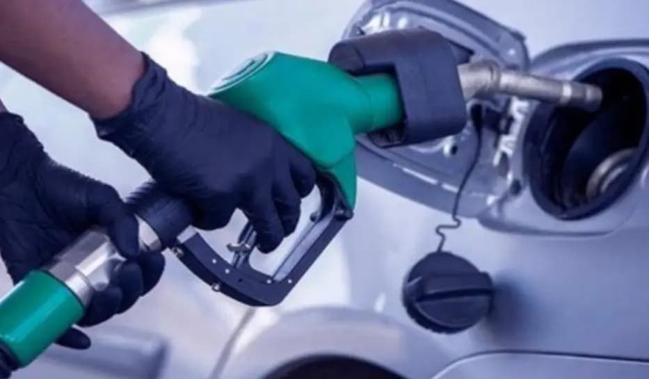 البنزين يتخطى الـ700 ألف ليرة!