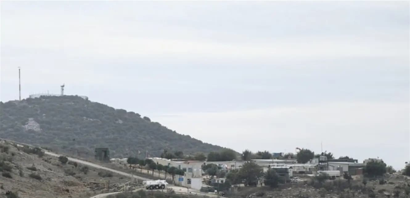 العدو يستهدف دراجة نارية في الجنوب