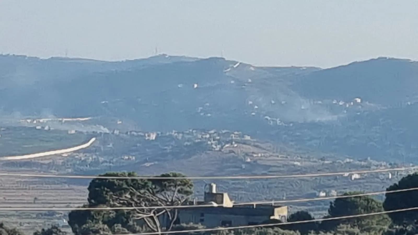 "جنوبًا".. العدو يستهدف أم التوت ويوقع إصابات