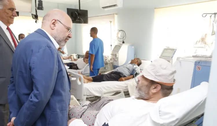 بعد انهيار سقف غرفة غسيل الكلى.. الأبيض يتفقد مستشفى البترون
