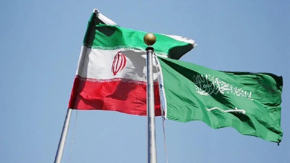 اتصال يجمع بن زايد وبزكشيان.. وهذا ما جرى تداوله