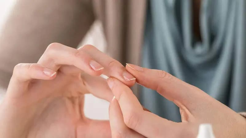 "راقبوا أظافركم".. واكتشفوا ما تعانون من أمراض