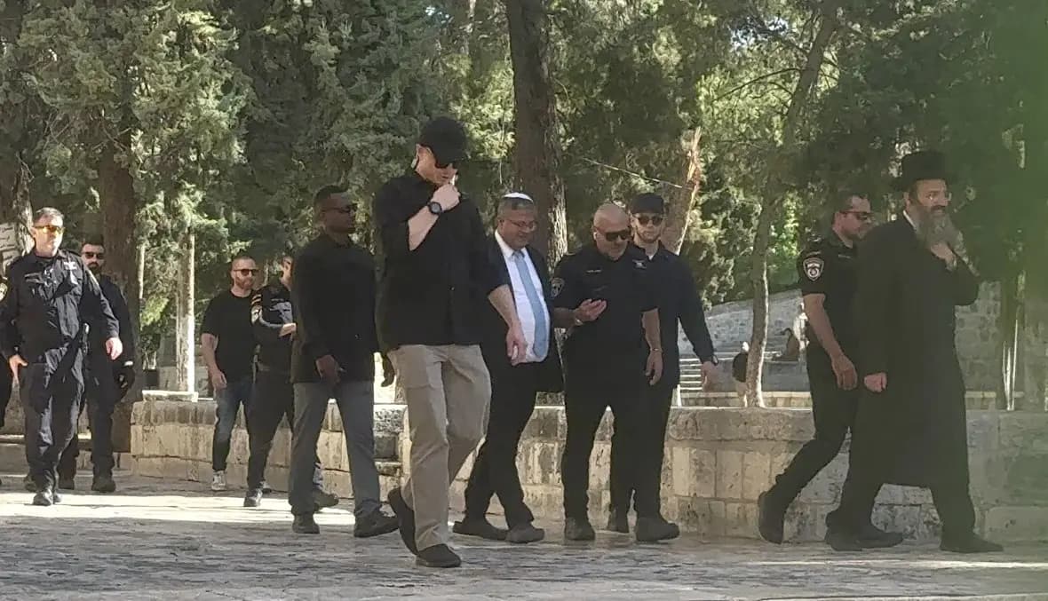 "بن غفير مقتحماً الأقصى".. يجب ممارسة مزيد من الضغط العسكري