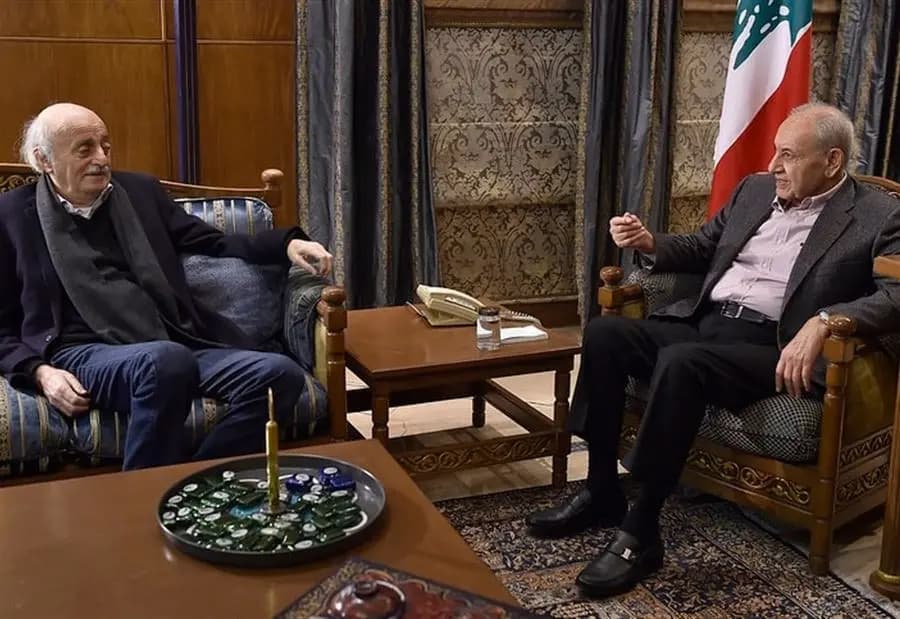 جنبلاط فاتح بري بفكرة تولّي رئيس الأركان مهام قيادة الجيش