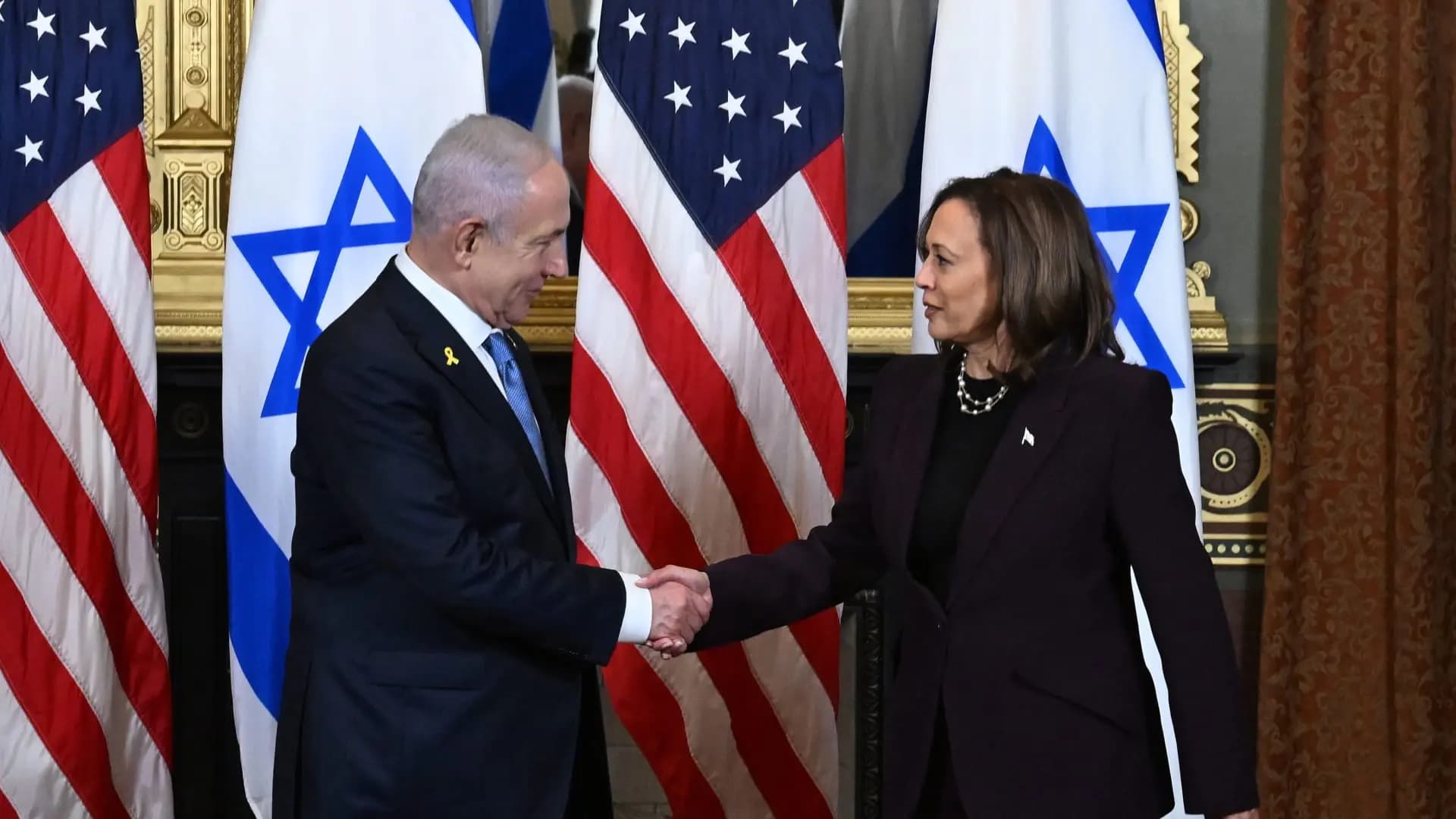 كوفية فلسطينية على كتفي رئيسة أميركا ؟! .. نتنياهو : حربنا الوجودية ضد ... لبنان