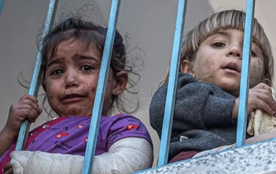 مُنعوا من انتشال الجرحى.. فتوفوا وتحلّلت جثامينهم!