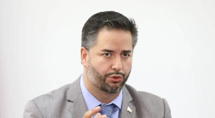 أمين سلام يردّ على اتحاد نقابات الأفران: خلص الكلام ... ووضع تجار ومفتعلي الأزمات خلف القضبان هو الحل