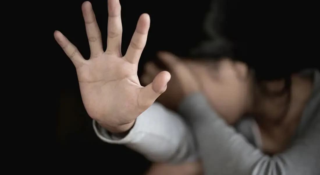 تحرّش بفتاةٍ قاصر.. وماذا حصل لاحقًا؟