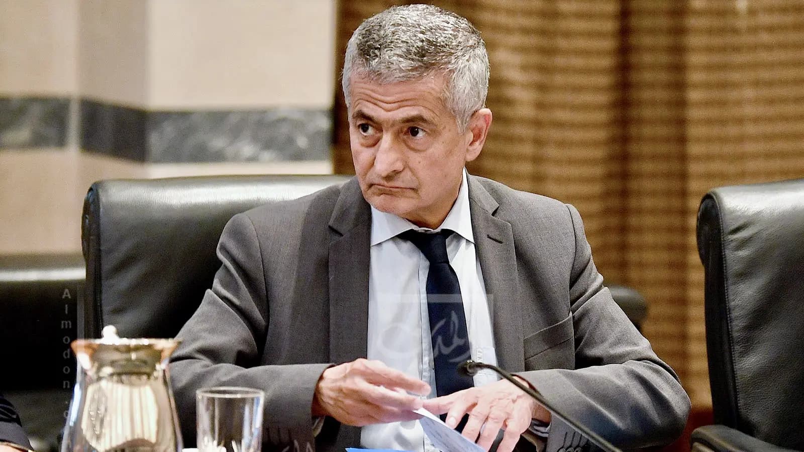 الخليل يعقد اجتماعاً في المالية لمناقشة أمر هام