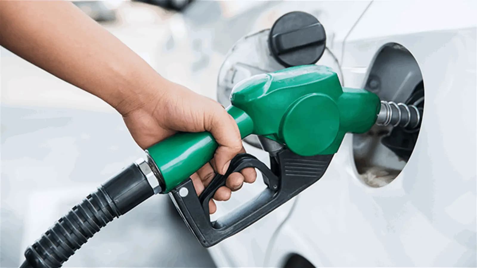 انخفاض أسعار المحروقات.. كم بلغت؟