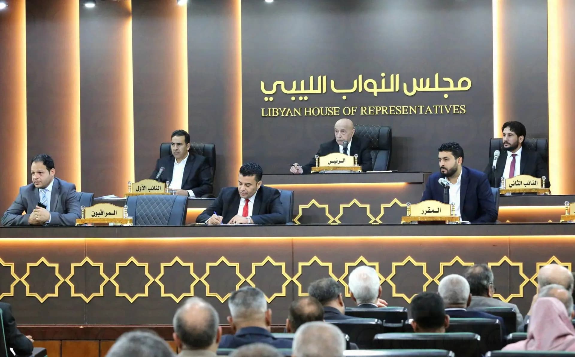 "في ليبيا".. البرلمان ينهي حكومة ويشرعن أخرى