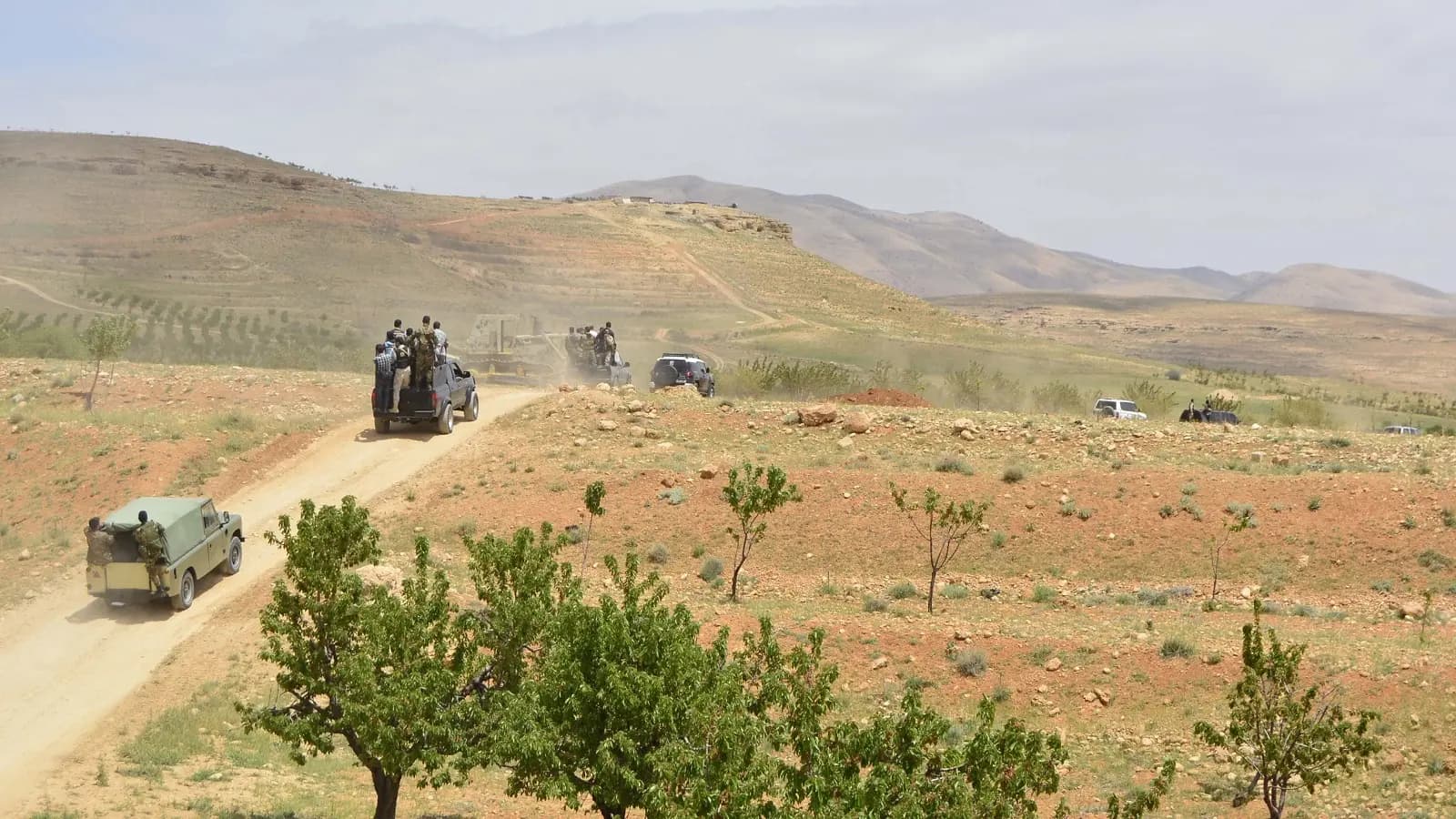 عدد كبير من القتلى والجرحى عند الحدود اللبنانية السورية.. إليكم ما جرى