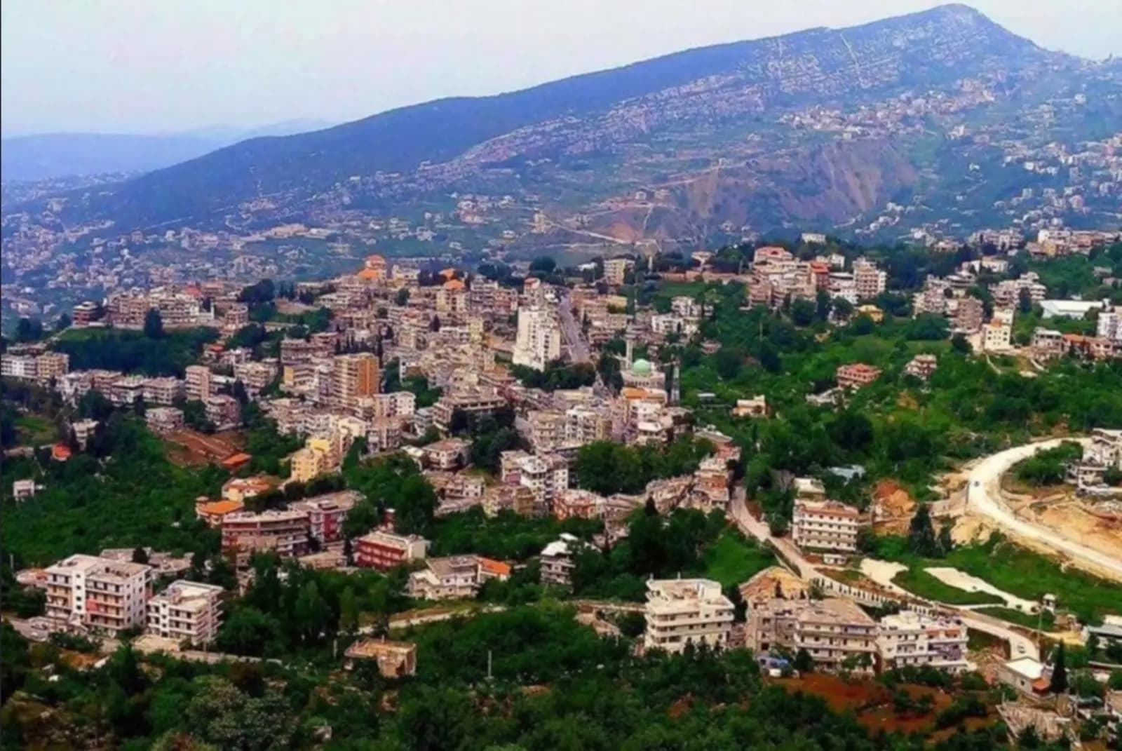 جريحان بانحراف سيارة عن مسارها في الضنية