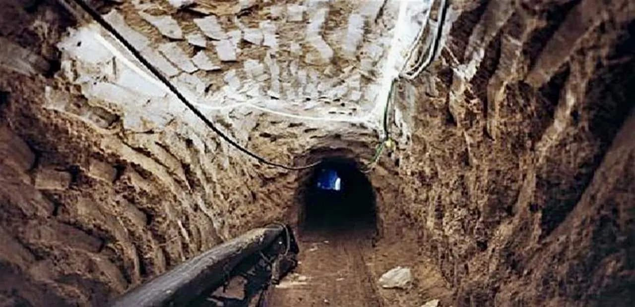 "أنفاق العبور" أخطر من "مدن الصواريخ" المدفونة في الأرض