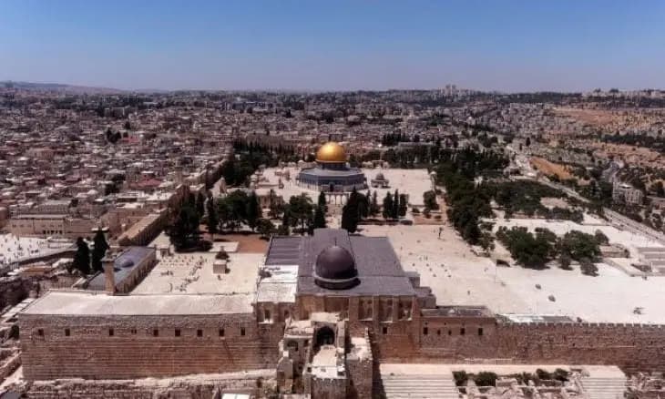 "دعوات متطرفة".. أبو ردنية: لن نقبل المساس بالمسجد الأقصى