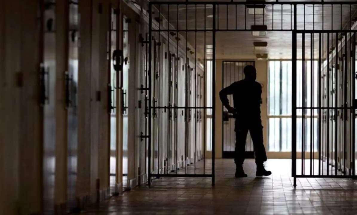 بالتفاصيل.. هذا ما وجد بحوزة السجناء في القبة