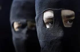 "ملثمون" على الأوتستراد.. وهذا ما حصل