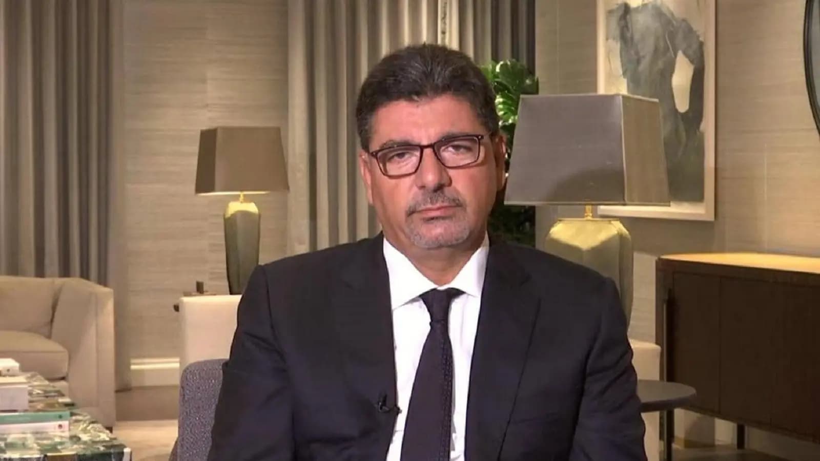 بهاء الحريري يتخلى عن فريق عمله.. فهل يوقف عمله السياسي؟