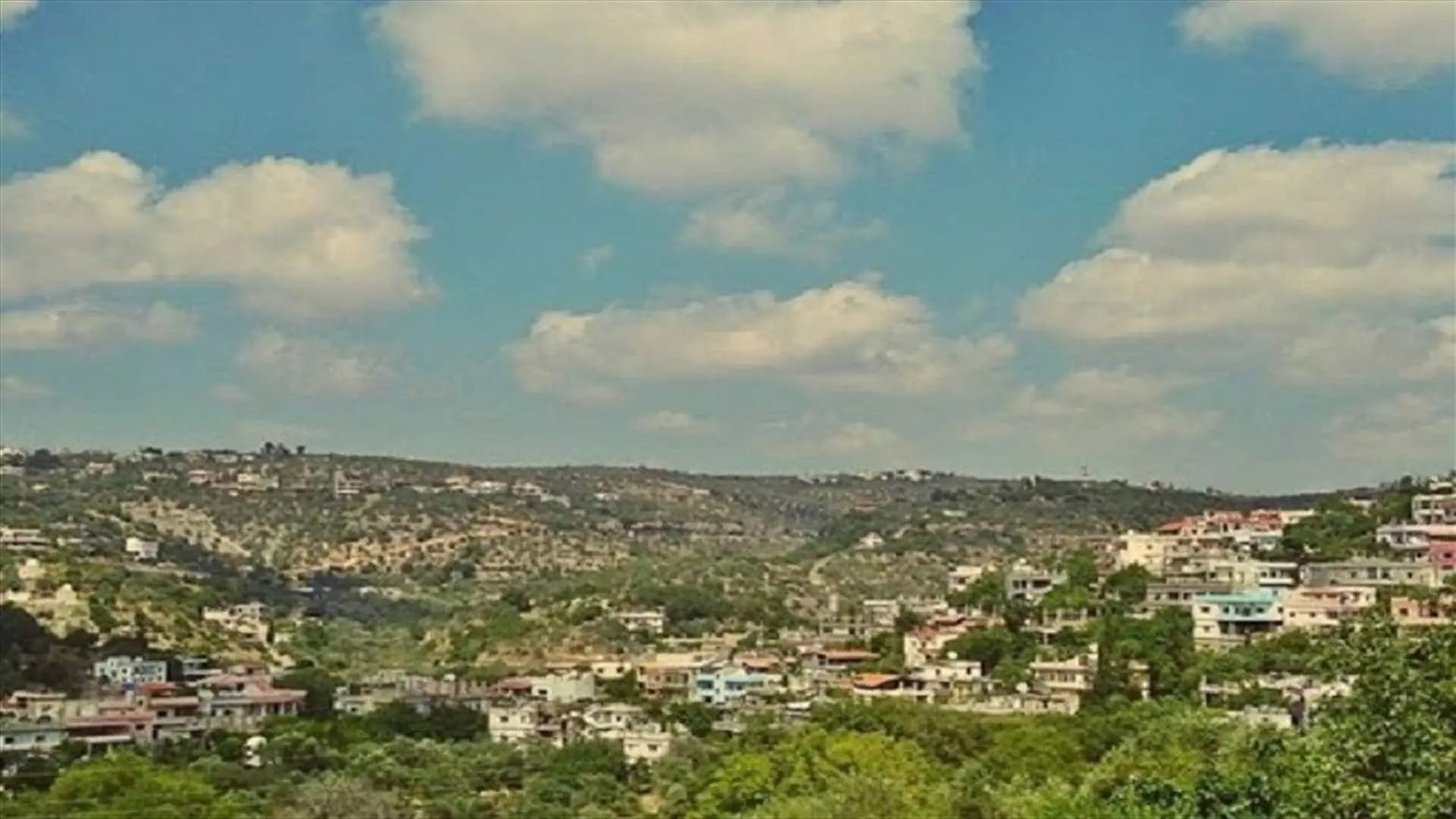 شاب يطعن والده بالسكين!