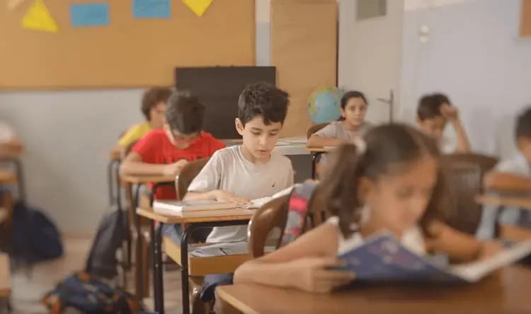 "أولياء الأمور" يحذرون من زيادة الرسوم المدرسية