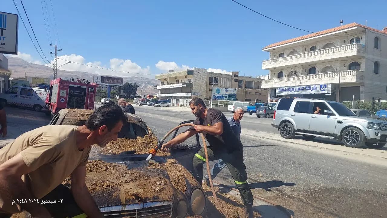بالصور.. إخماد حريق سيارة على طريق المرج