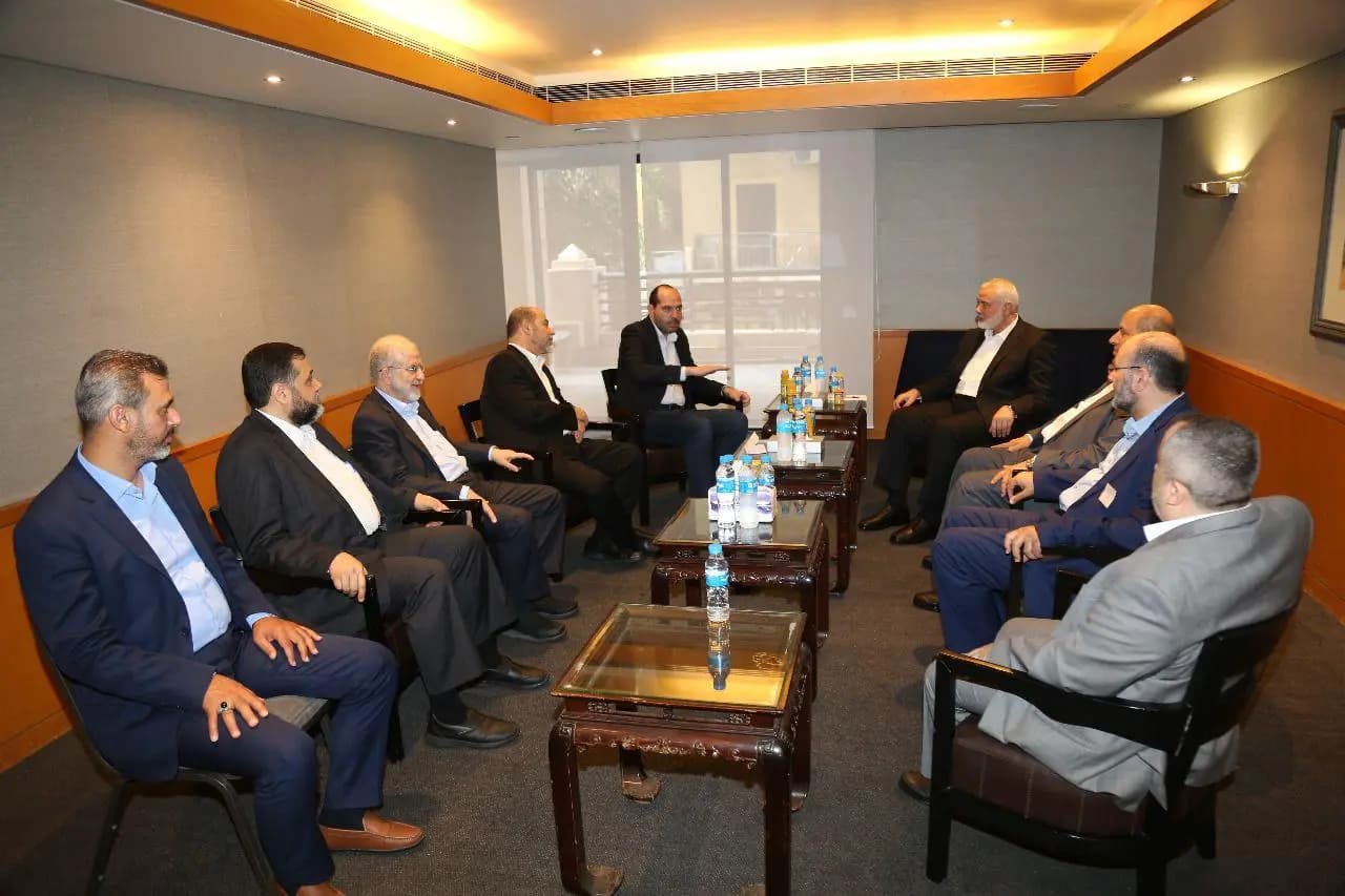 حسن مراد يلتقي هنية في بيروت..