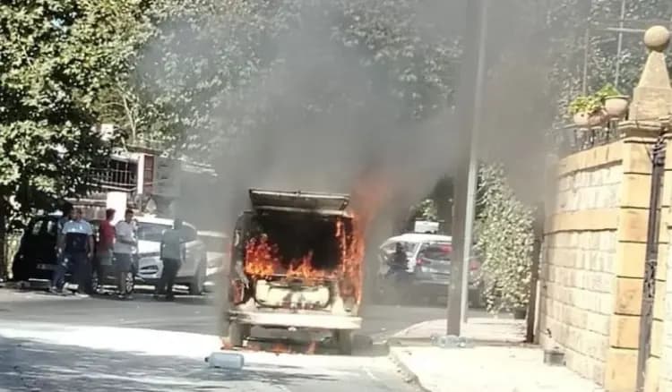 احتراق سيارة في هذه البلدة.. والدفاع المدني يتدخل