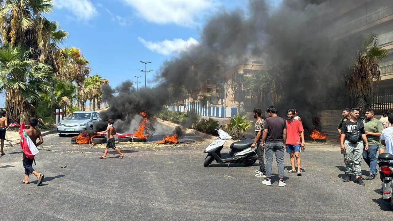 بالصور.. قطع طريق الجناح في بيروت