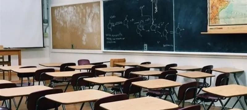 متعاقدو الأساسي والثانوي يطالبون بالتثبيت ومضاعفة الأجور