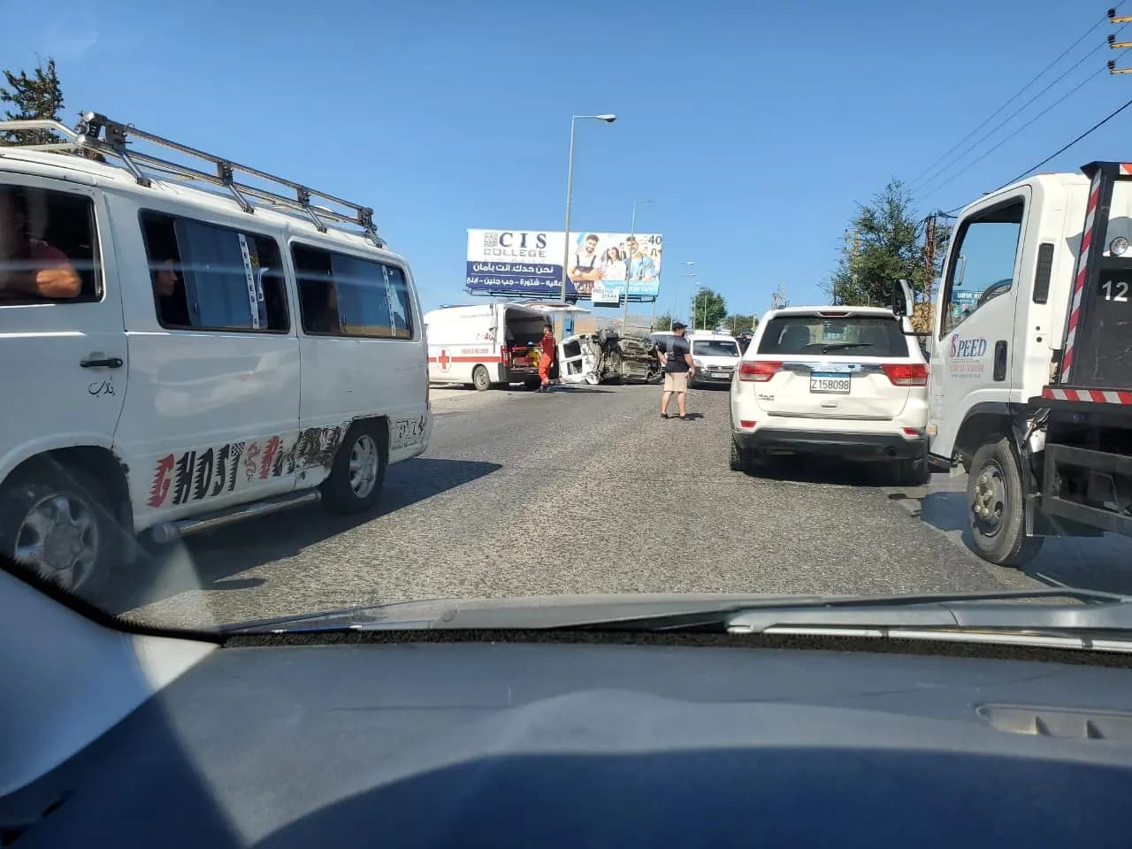 "على طريق ضهر البيدر".. حادث سير وزحمة خانقة