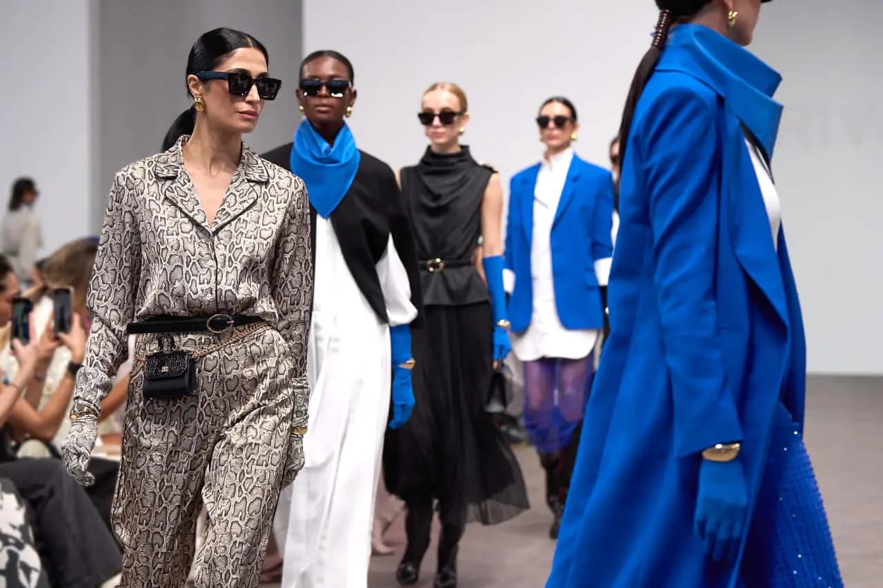 بحضور معتصم النهار و"دارين حمزة" و"نور علي ريفا" و"شويس" تبهران الجمهور في Dubai fashion week
